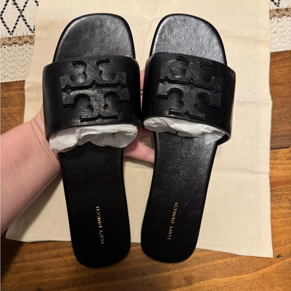Brand new Tory Burch Black Logo Slide Sandals-Ines flat slide goat leather - Picture 2 of 10